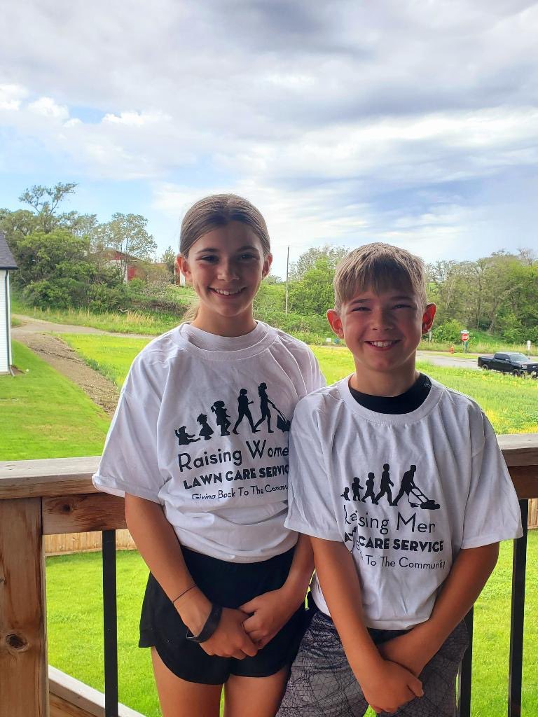 iamrodneysmith's tweet photo. Ryker & Bella of Ashland,Nebraska  who  recently signed up for our 50-yard challenge received their starter pack in the mail which included their Raising Men and Women shirts, safety glasses, and ear protection. They are now fully equipped and ready to take on the challenge ! Do you have any words of advice for this dream team ?