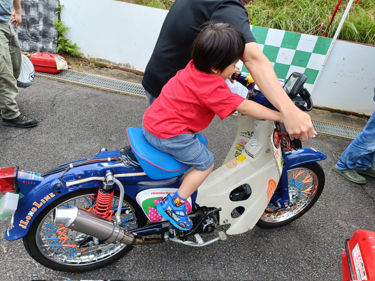 Shou0_08's tweet photo. おはよーございかぶ
本日はカフェインなにわファミリーでシャッフルチーム2台体制！
車検おねがいしまーす。
朝は涼しい～✨ https://t.co/t2Dczg3i7j