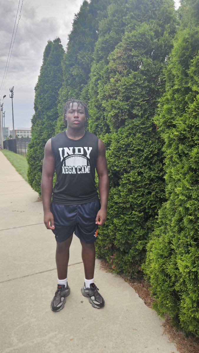 IsaiahBoles2008's tweet photo. I had a great camp at Uindy mega today! Had the best 5 10 5 im my group! Out of 6 1on1 reps won 5! Had the last rep of camp and won while everybody was watching. Thank you to all the coaches that were evaluating me during camp. @BlackmanFtball https://t.co/SswohG29xg