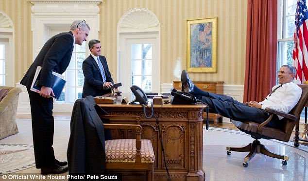 Birdy20003's tweet photo. @phillipebianco @BarackObama @MichelleObama Decensy? https://t.co/tviNyGE84M