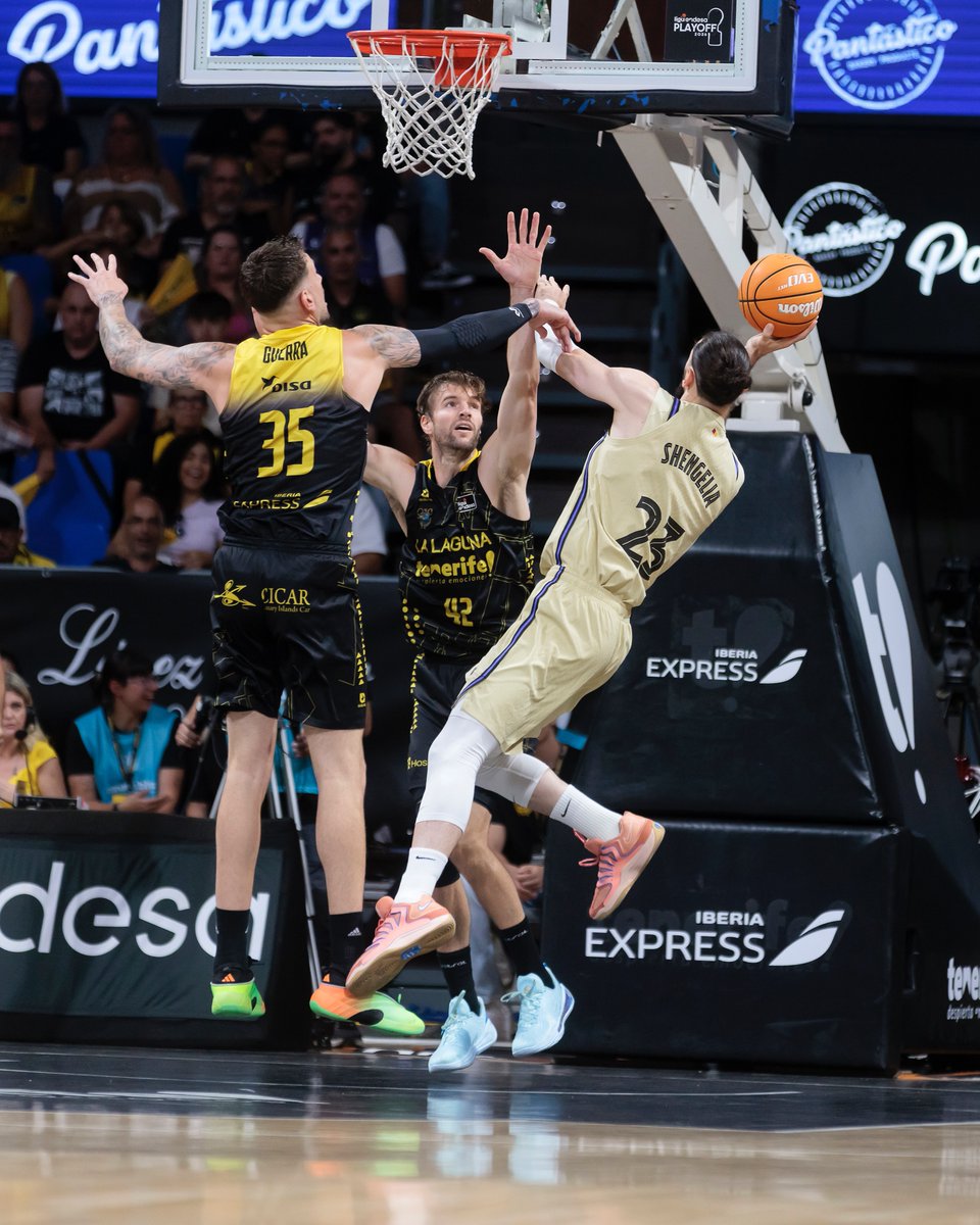 imbello1's tweet photo. Lección de bravura y orgullo del @CB1939Canarias  en su despedida (76-85 y 0-3) ante el @FCBbasket. FOTO LIGA ACB e info en https://t.co/ysjbM3Y6sG. https://t.co/YIoYb97EpC