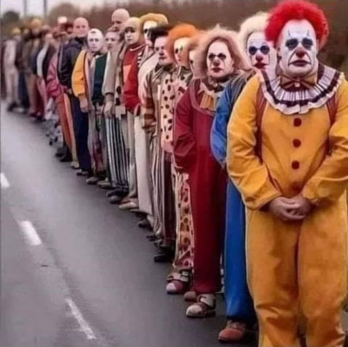 SonPolemicas's tweet photo. Publiqué un post criticando a Elon Musk...Adivinen cuántos millonarios respondieron para defender a su colega millonario?
Ninguno.
Solo fachos pobres salieron a defender al tipo, es que el pobre de Derecha siente mucha necesidad de jalar bolas y arrastrarse ante los ricos. https://t.co/W6WQryQLmq