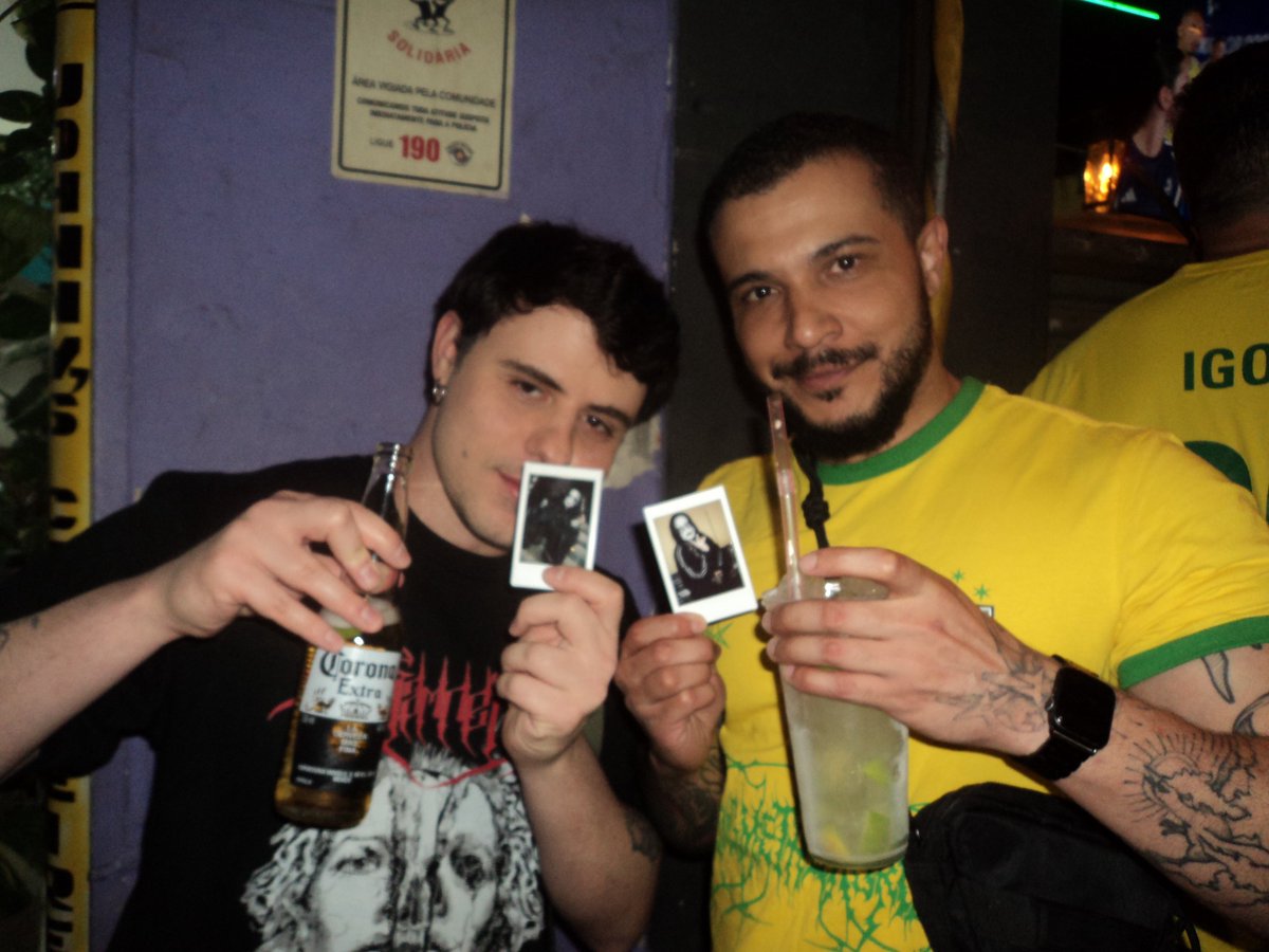ritsuppy's tweet photo. Damnadinhos (fãs da banda DAMNED) pelo Brasil! 🪲🇧🇷🪲

ブラジル応援隊一音ブラザース w/ @silas_wing https://t.co/n3YlVBLqy6
