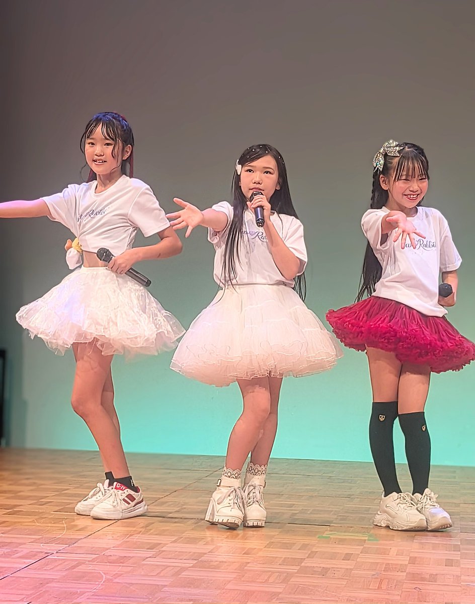 hirakawa1963's tweet photo. 佐賀エスプラッツホール☀6月13日
アイドルミュージックちゃんぽん
時代に愛され時代を色鮮やかに咲き誇る
福岡JSアイドルグループ
Star Rabbit🐰 美少女三銃士🌹
とあ あいか Marika
私たちは伝説のアイドル誕生の目撃者となる
#Starrabbit
#福岡JSアイドル https://t.co/A2kggXpOOr