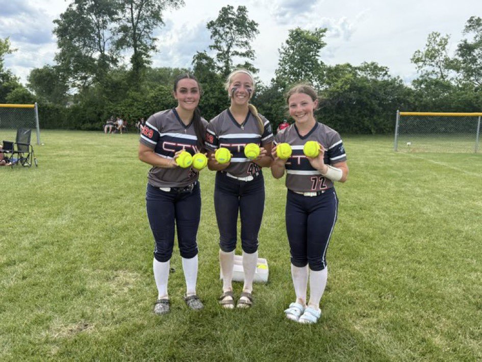 Ctw28_29's tweet photo. Bracket play did not go as planned today!  Overall had some great hit balls, made a few good defensive plays during pool play, &amp; pitching had two shutouts in pool play. Congrats to Gera, Kenzie, &amp; Piper for each hitting two bombs this weekend! https://t.co/lE3Ke5XXNc