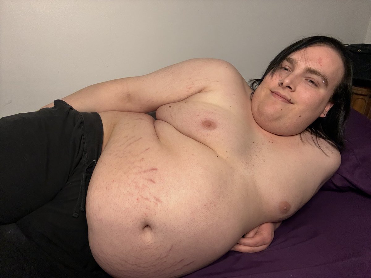 beelzechub666's tweet photo. Wanna come cuddle? ๐ฅฐ
#feedee #bellyhang #bbw #transbbw #transfeedee https://t.co/XVBFwp8Yxn