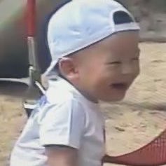 _dandelionsky's tweet photo. i see no difference T__T https://t.co/OiJNXoGZrf