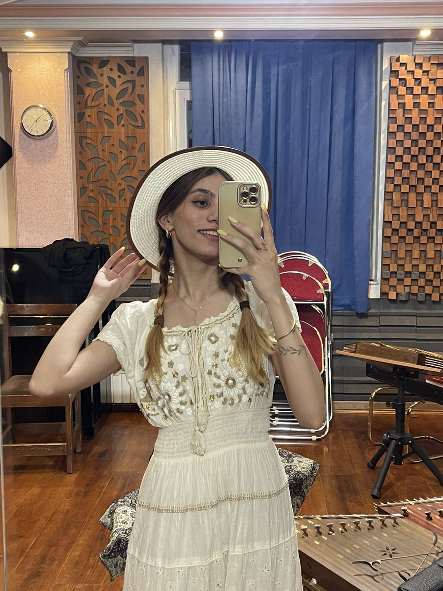 sonnet_ch's tweet photo. بچه ها آخرین روز تمرین کلی نازنازیم کردن و دوستم داشتن،واقعا این بچه‌ها خدان! اجرا باهاشون افتخارمه https://t.co/XWd9TmHIM7