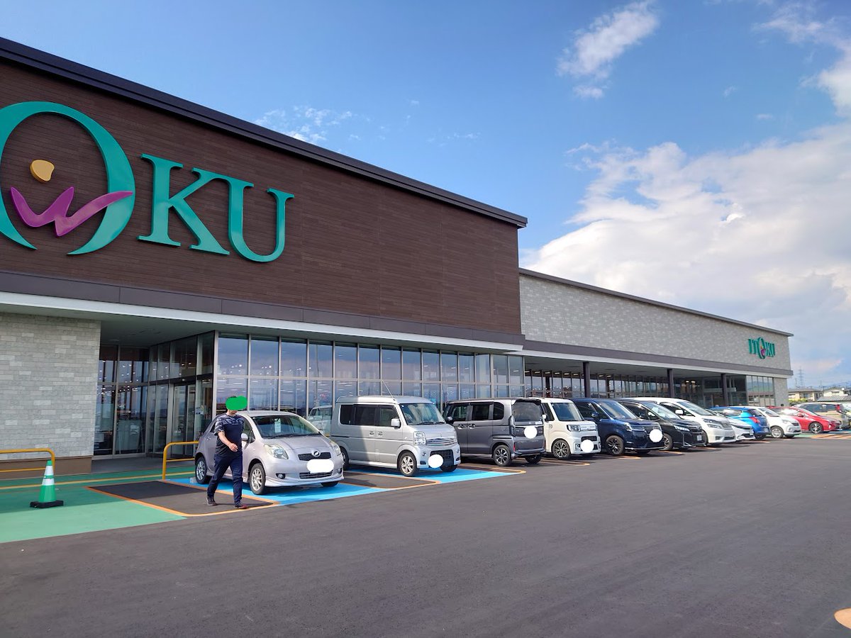 meguronosanba's tweet photo. 岩手県滝沢市にある秋田のスーパー　いとく
小泉進次郎に　いとく　を連呼されていた。
品ぞろいが豊富。からあげの試食が大盛だった。
チャグチャグ馬っこのイベントのせいか、お客は混雑していた。
開店１か月以上、人気はあるように見受けられる。
岩手に媚びるところがない。
いとく　のブランド力 https://t.co/sctH6xJgB8