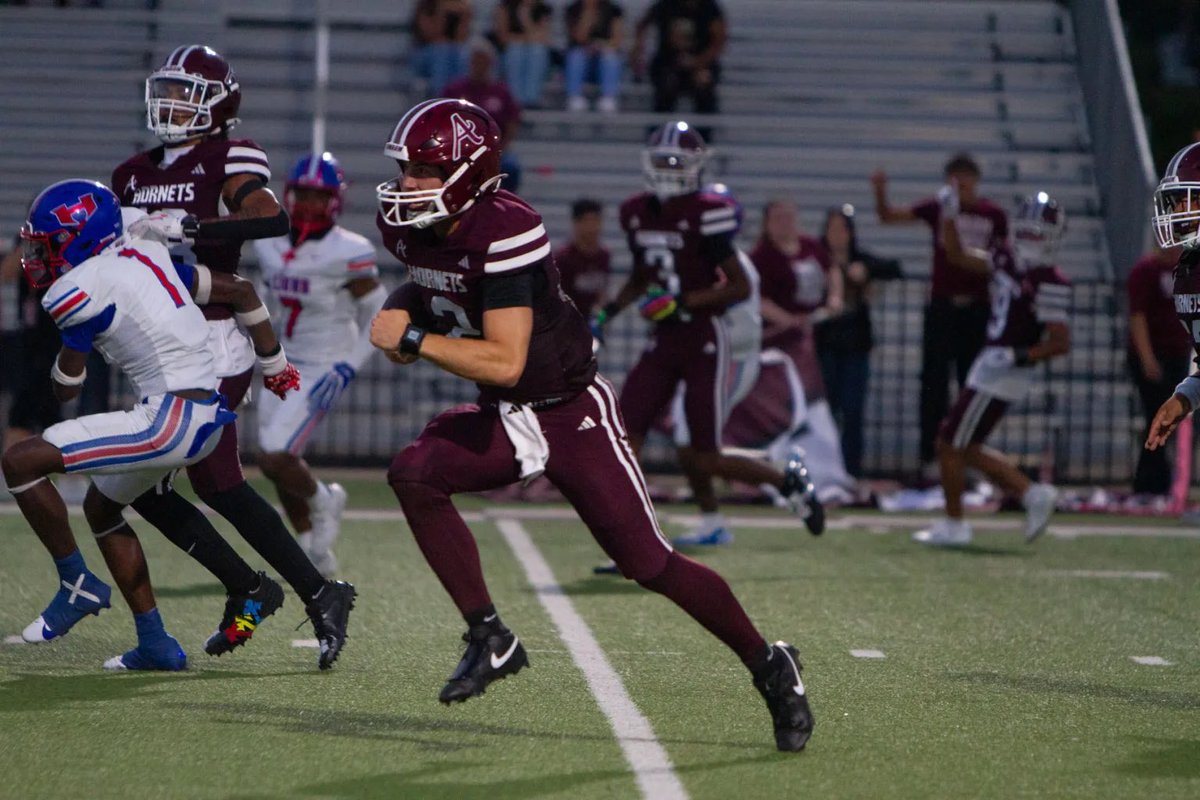 etfinalscore's tweet photo. 2025-26 Tyler Morning Telegraph All-Rose Country Football Offensive Player of the Year: David Richardson, Athens. @David_Rich26 @HornetAthens 

See the full team here: https://t.co/QVFImPX24g https://t.co/QrkevOoP8Q