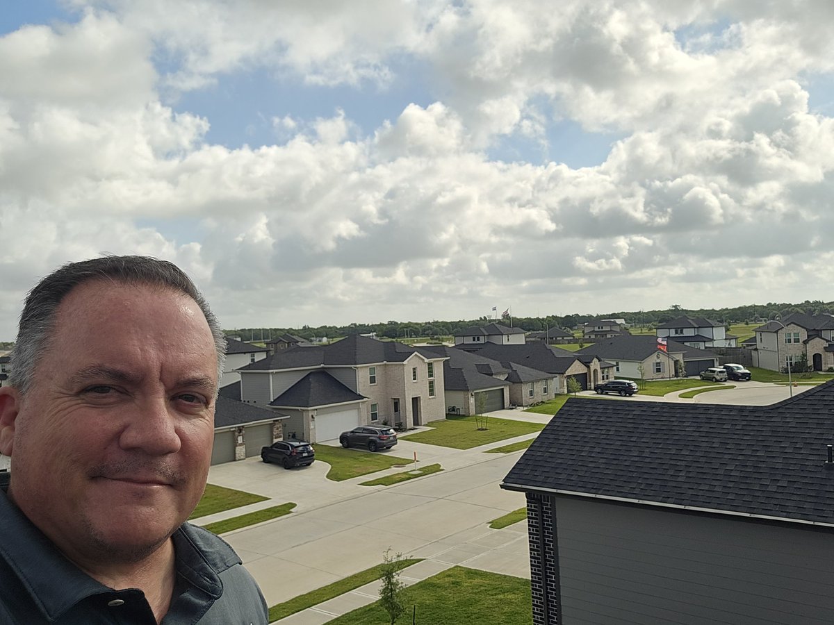 BoxerInspection's tweet photo. And another shameless roof selfie from Rosenberg.  Nice and breezy up here.

Call to schedule your roof inspection or property inspection at - 281-783-3030
https://t.co/JAaR38niML

#boxerinspections #homeinspection #homeinspector https://t.co/vjMMZnI3yy