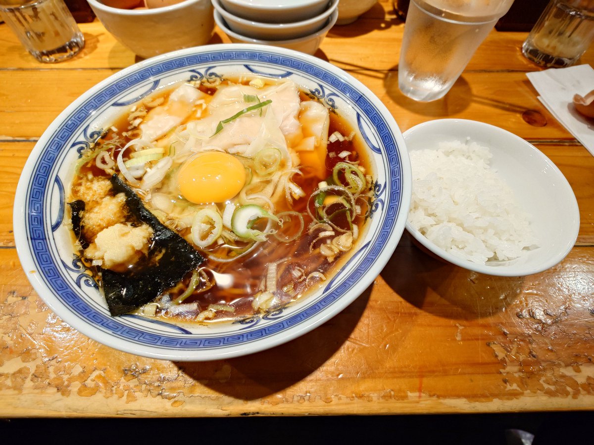 ama88101's tweet photo. 【つじ田】飯田橋店
ワンタン中華そば🈂️🍚🈂️🥚
出勤が早い朝はつじ田の朝ラ〜🤤
７時オープン７５０円最高過ぎる🫶🏻
二日酔い😵‍💫の朝に最高 しみる〜👍🏻
ご馳走様でした🙏🏻
@Tsujitatakehiro @tsujita1137 https://t.co/XJNtdVzQFX