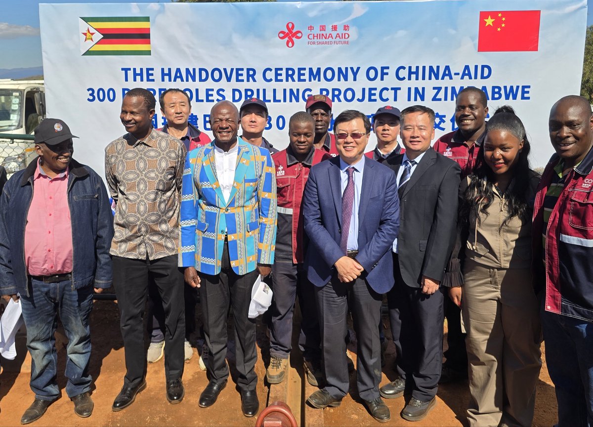 Aidproject300's tweet photo. 🇨🇳🇿🇼 Proud to handover! China Geo successfully completed the China-aid 300 Boreholes Project in 🇿🇼, handed over on June 12! Amb. Zhou Ding &amp; Minister Daniel Garwe celebrated these lifelines, now providing clean water to 75,000+ residents. Building hope &amp; resilience!💧✨ https://t.co/nhgIxegSrG