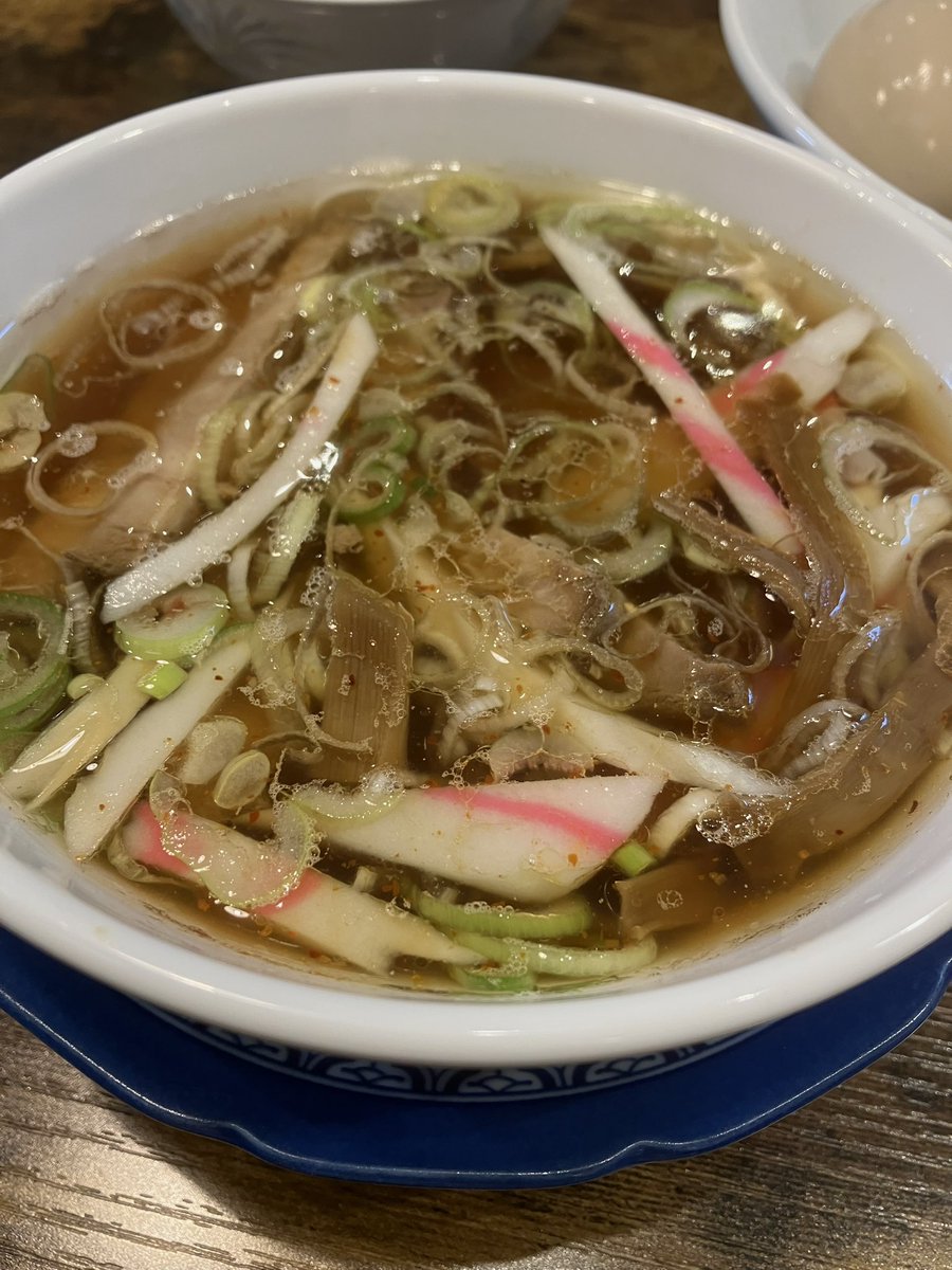 x9Xt0dSORHTUNEf's tweet photo. Old School 中華ソバ Miya De La Soul＠入間

『限定 豚チンタンつけソバ』¥1100＋背脂ご飯
瑞々しい平打ち太麺がつるシコで旨い😋
つけ汁はキレのある醤油に豚出汁が厚く効いて👍
たっぷり入った短冊切りチャーシューとナルトにネギがチョイと⭕️長的なノス感も醸しだしメチャうま😇
ご馳走様〜🙏😉 https://t.co/CstORLh0B1