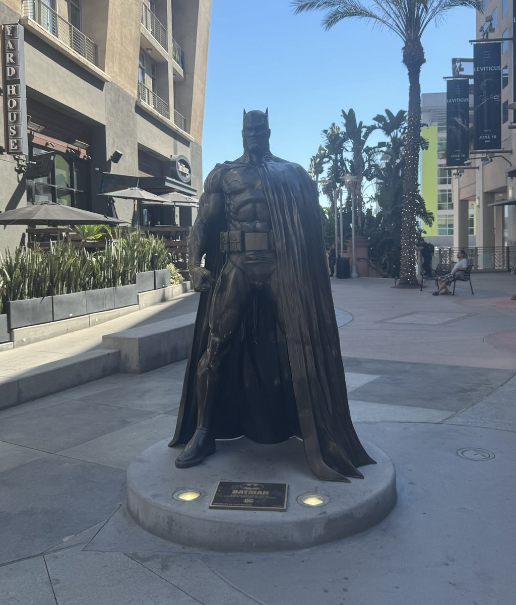 OneBenHauser's tweet photo. seeing disclosure day at the amc burbank 16 and paying respects to the batman memorial. rip batman, i can’t believe you died https://t.co/h9rxA4Hs50