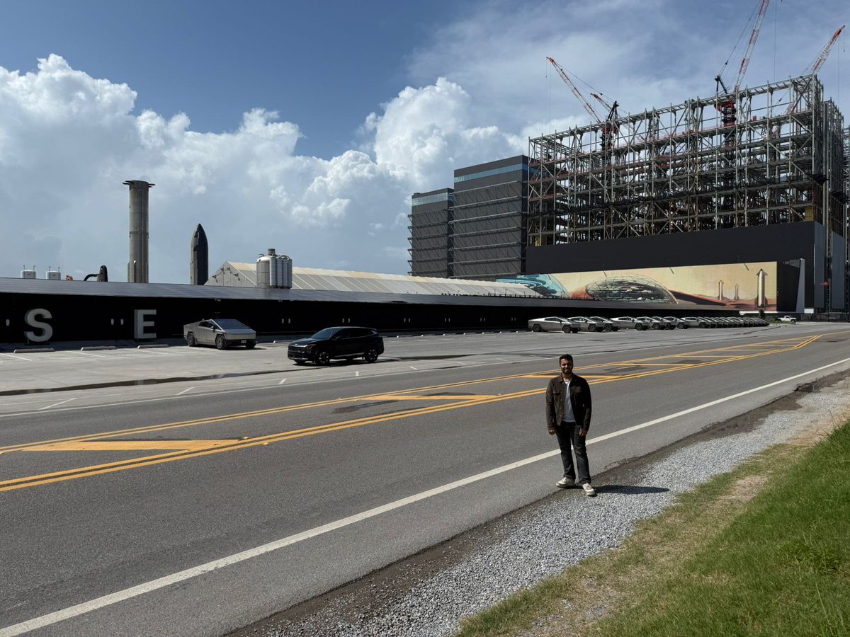 AngadDaryani's tweet photo. Thank you for having me at Starbase @SpaceX. Especially on IPO day. The pace of progress and engineering is electric and a testament to the scale of human ambition. https://t.co/kkUUKA98Tx