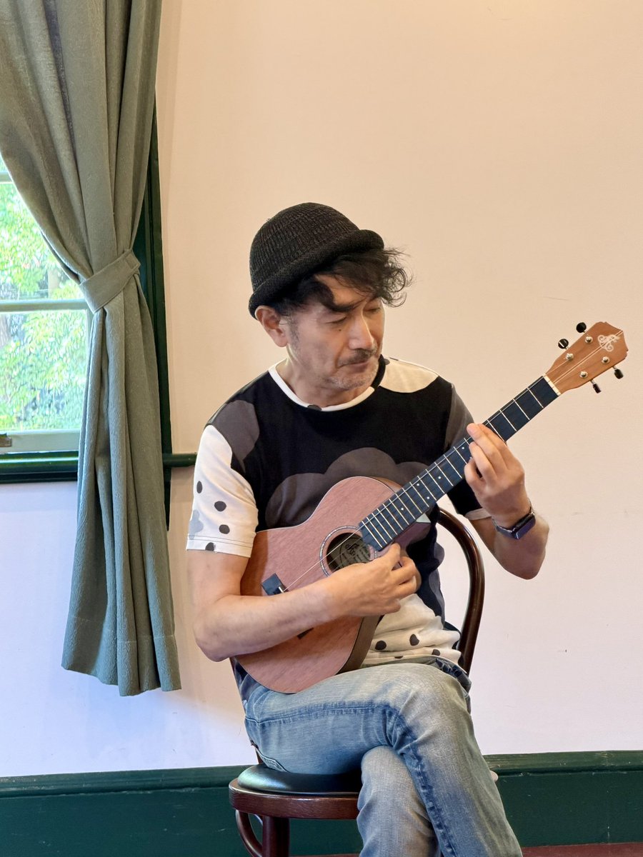 noridar's tweet photo. 昨日は、ひちゃさん主催の《木漏れ日の音Unplugged vol.1》でした。
とても素敵な洋館で気持ち良く弾けました。
2次会もウクレレ談義で盛り上がって楽しかった。
ひちゃさん、楽しい企画ありがとうございました。 https://t.co/SEpb7cE9mt