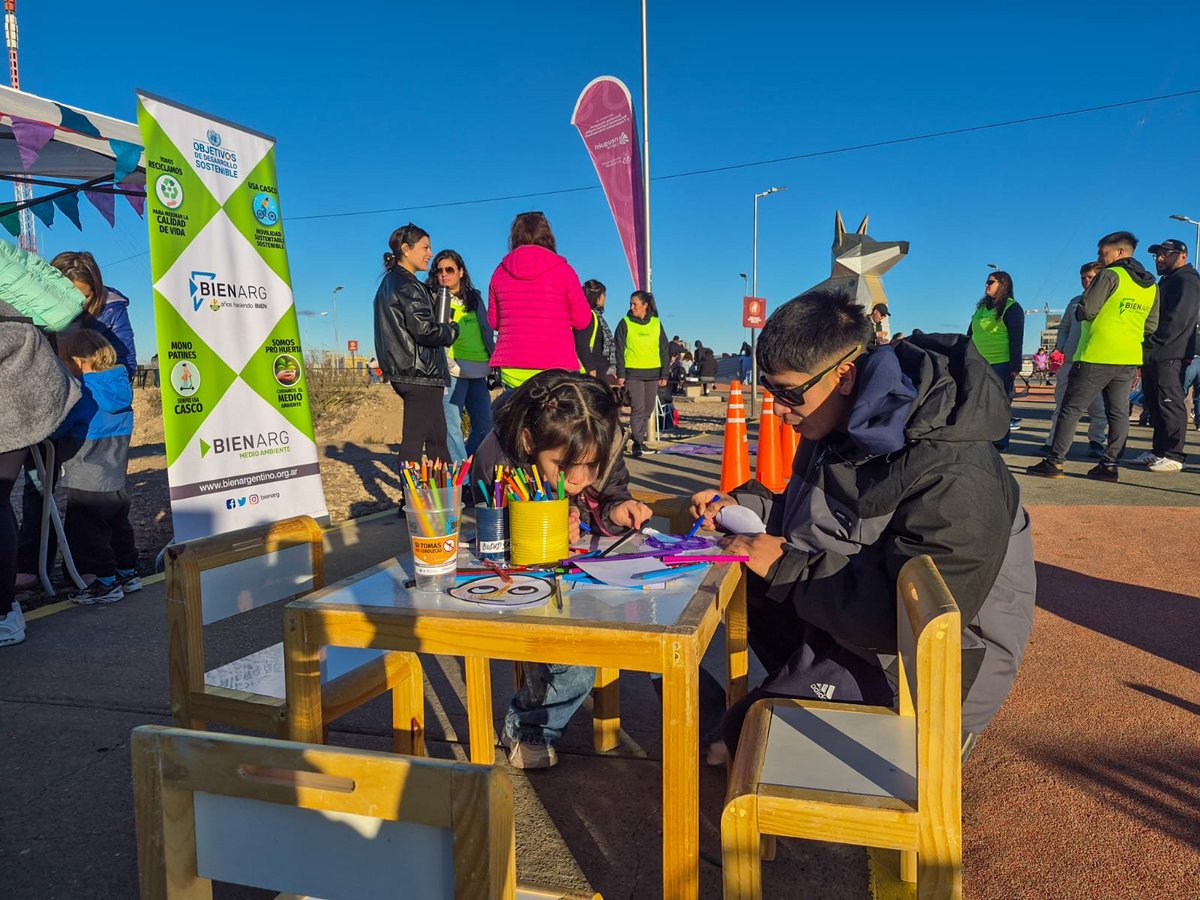 LeigaMaria's tweet photo. 𝗗𝗶𝘃𝗲𝗿𝘁𝗶𝘁𝗲 𝗦𝗲𝗴𝘂𝗿𝗼" 😊

✅️ En el marco del dia de Nacional de Seguridad vial, estuvimos en la plaza del Zorro Kuyen en un espacio dedicado a la #Prevención de consumos problemáticos, el #Alcohol0 volante junto a la ONG Bien Argentino. 

@MarianoGaidoOk @Giovanett https://t.co/4LdQTkANnk