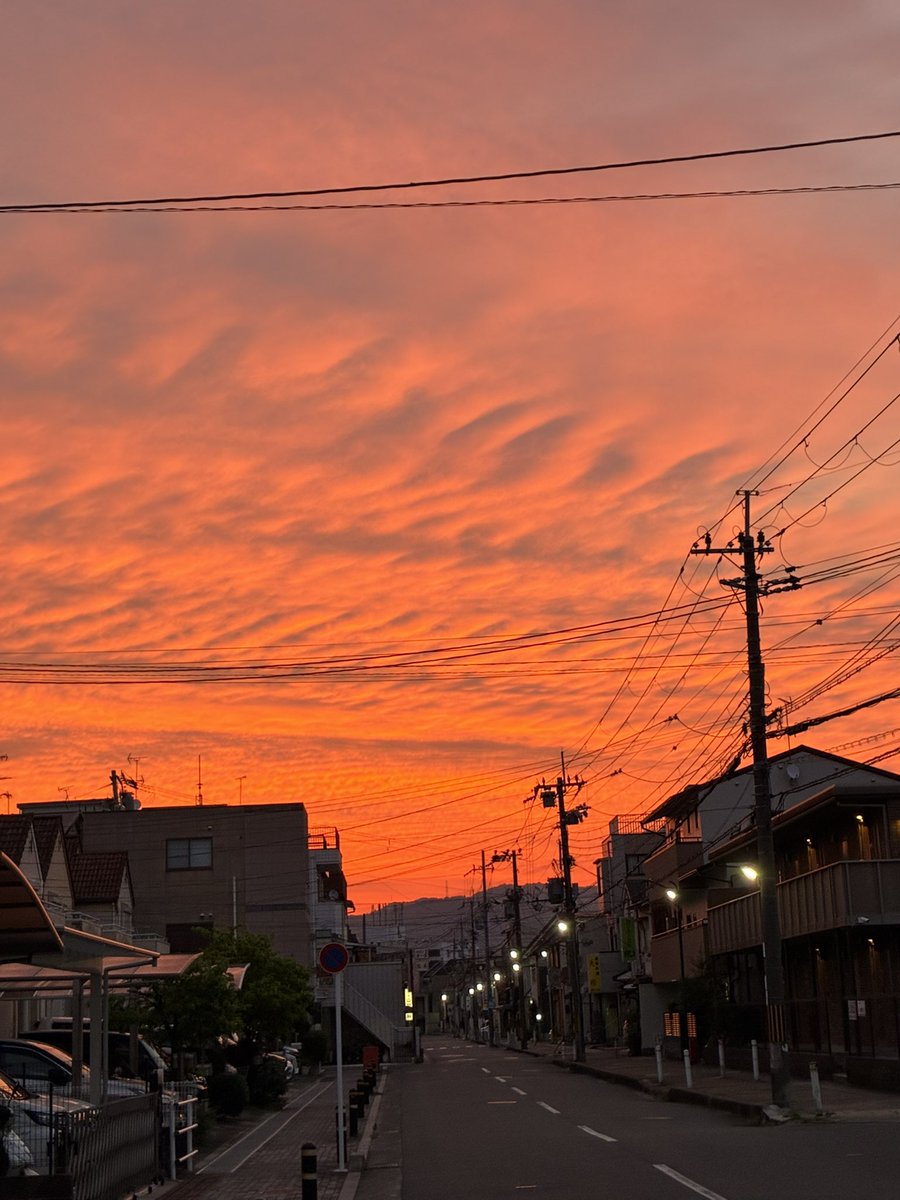 artjun1972's tweet photo. 朝ラン前の朝焼け。
#朝ラン #朝焼け https://t.co/cez0A1ojYp