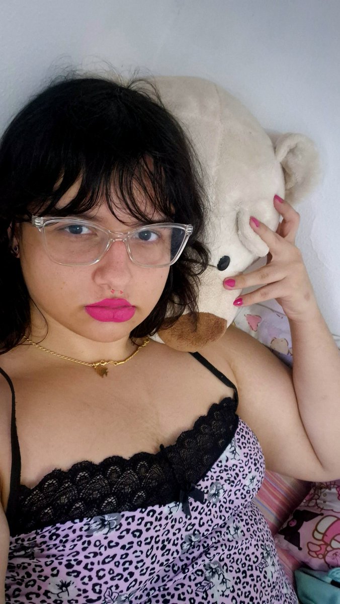 bibocaramel's tweet photo. quero saber quem tem minhas notificações ativadas.... https://t.co/8T35EYF12k