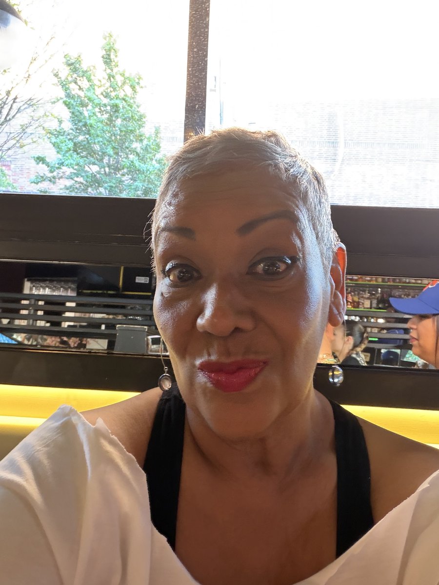 Carmen Santana tweet media