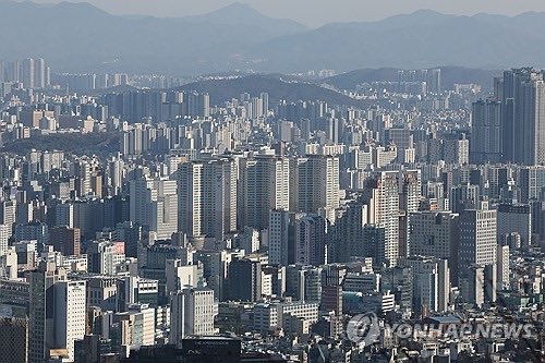 jongy064's tweet photo. [받] 6월 부동산 종합 대책 발표예정
6/15 국토교통부, 금융위원회 주재로 발표예정
- 전세대출 한도 축소 : 80% → 70%
- 주택담보대출 규제 :
15억~25억: 최대 2억 가능
25억 초과: 대출 불가
9억 초과: 최대 4억으로 제한
- 2금융권 신용대출 DSR 강화 : 50% → 40%
- 공시가격 : 현실화율 90%로 확대