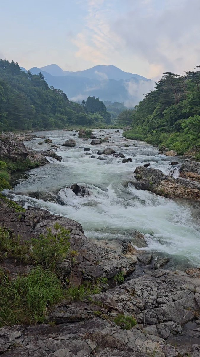 NyxEDawn's tweet photo. Sometimes taking the path less traveled is worth it. This little town hidden in the mountains of Japan has become one of my favorite spots. https://t.co/zsoPJV8GiN