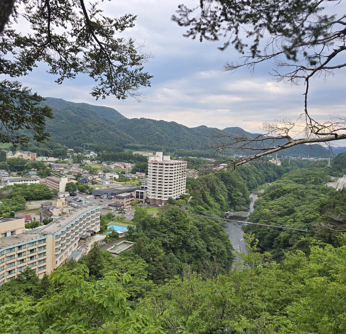 NyxEDawn's tweet photo. Sometimes taking the path less traveled is worth it. This little town hidden in the mountains of Japan has become one of my favorite spots. https://t.co/zsoPJV8GiN