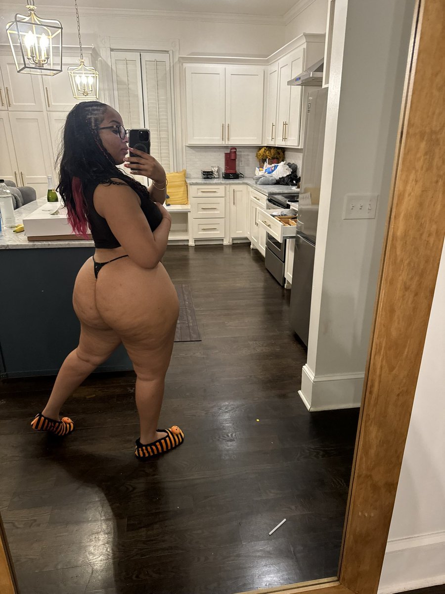 Alicia11100's tweet photo. Who can handle my fat ass ?
Send a Dm for link https://t.co/WpsxsLQxnt