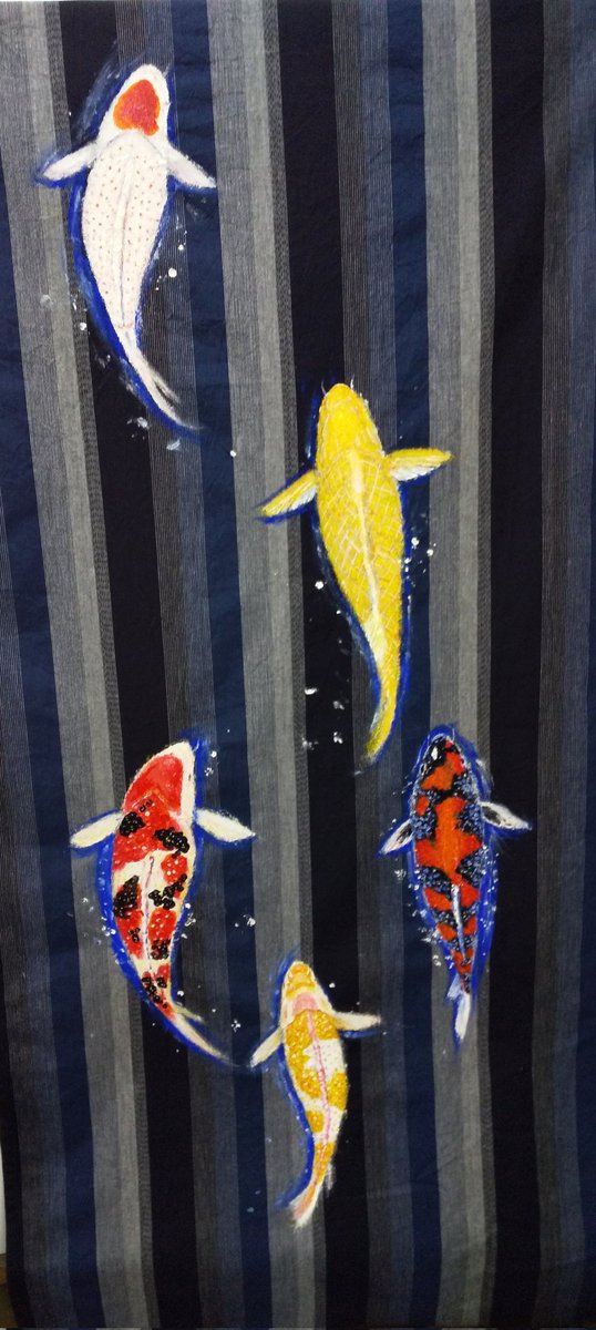 nekoi_kameda's tweet photo. 亀田縞の旗…元々、自分が県のお魚の錦鯉を絵付けしたのを中営さんが買ってくださり旗にしたので…ロゴマークは後で手書きした品なのです。目印に使って頂いていたのですが…最近、工場で見ないなぁ～と思っていたら二年前くらいのイベント後に紛失してしまったそうで…見つかると良いのですが…… https://t.co/04OHLMk2Md