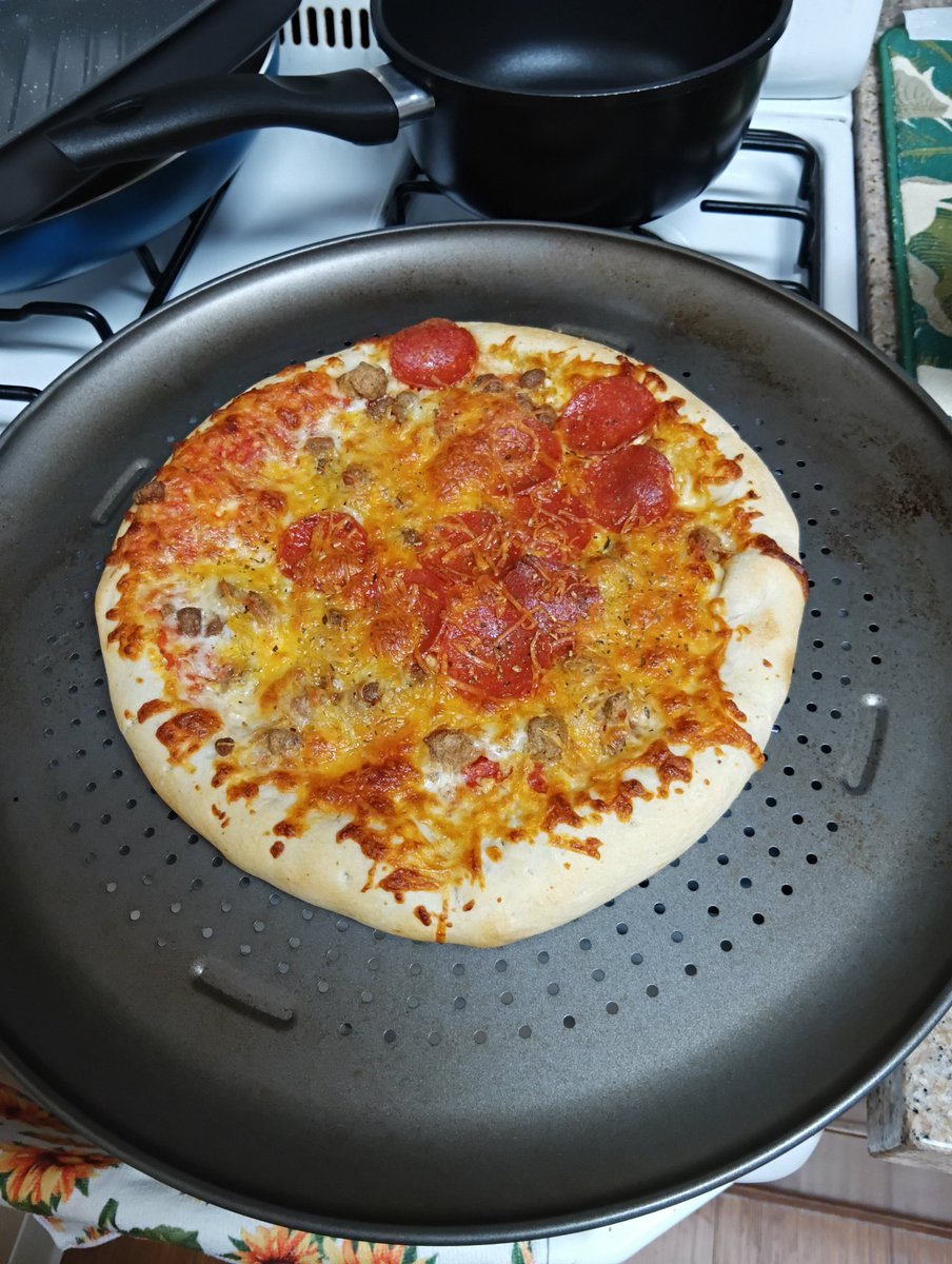 AshleyB46824012's tweet photo. This pizza is pretty good!
#GreatValue
@Walmart
#Pizza
#StoreBrandPizza
#StuffedCrust https://t.co/mtRQes1L7f