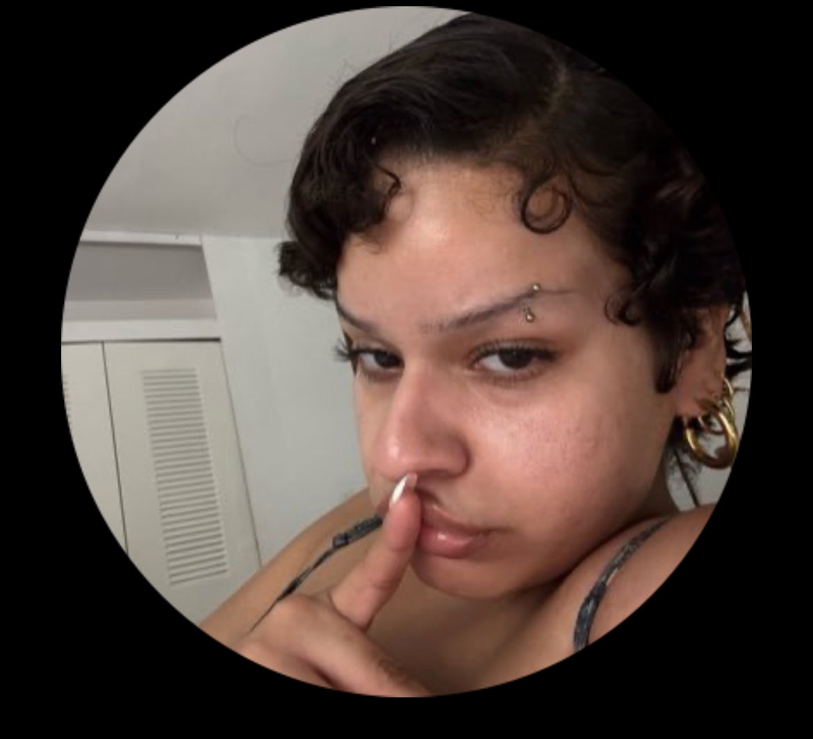 DeliciousDck's tweet photo. @signederyka 🤣  Si claro, hasta lo que veas de frente. Pero y tu??  No eres fea??   😝 https://t.co/zwwhlecSWt