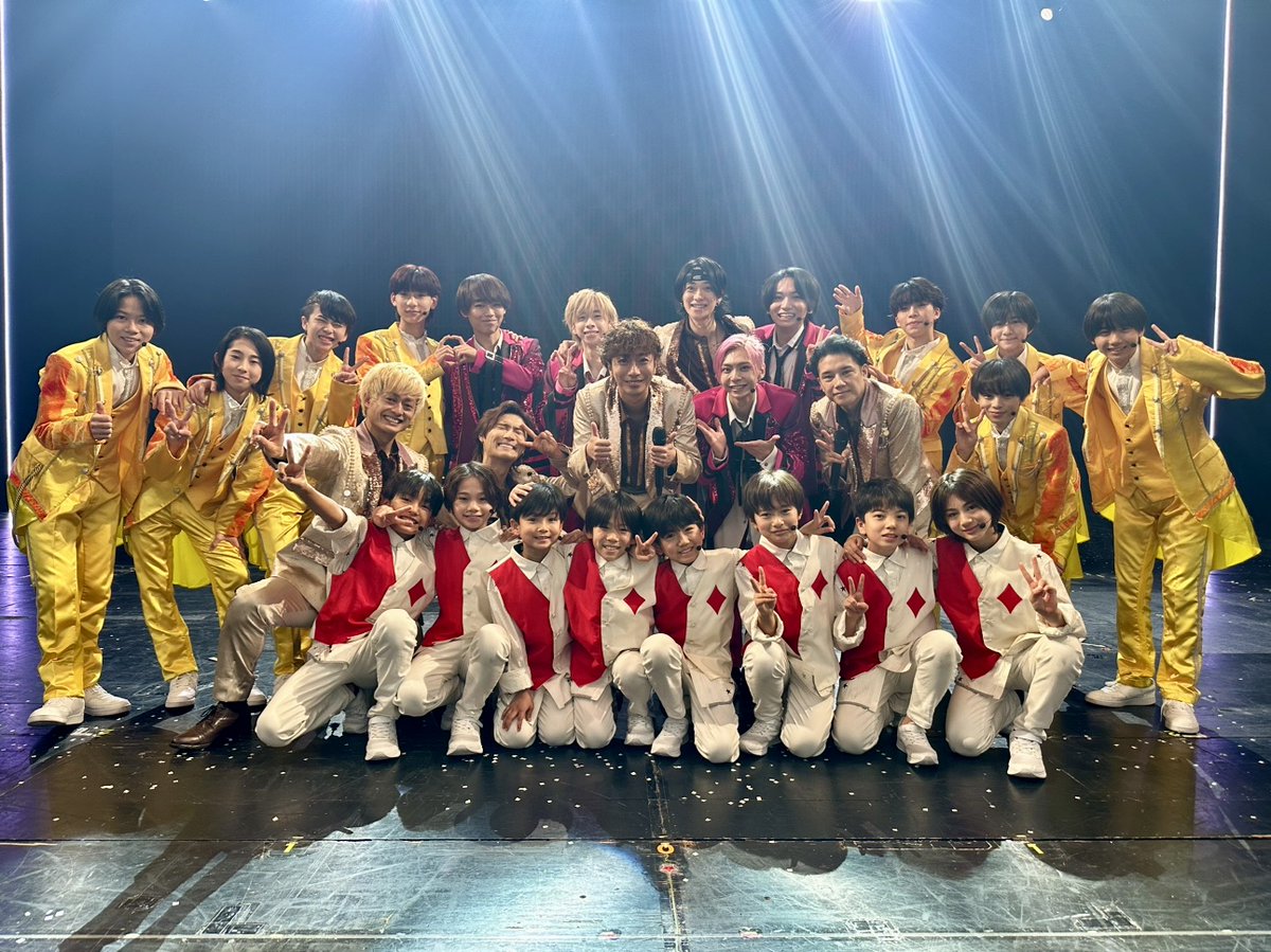 ABC_Z_BPRY's tweet photo. @abcz_official 5人体制の完結と河合郁人💜の脱退
2023年12月7日〜21日に帝国劇場で上演
舞台
『ABC座星（スター）劇場2023 〜
５ Stars Live Hours〜』千秋楽をもって、河合郁人💜がグループを脱退しました。
これが5人体制としての最後のステージとなりました。
https://t.co/DFj7kEGhen https://t.co/RNR3ZsD1EU