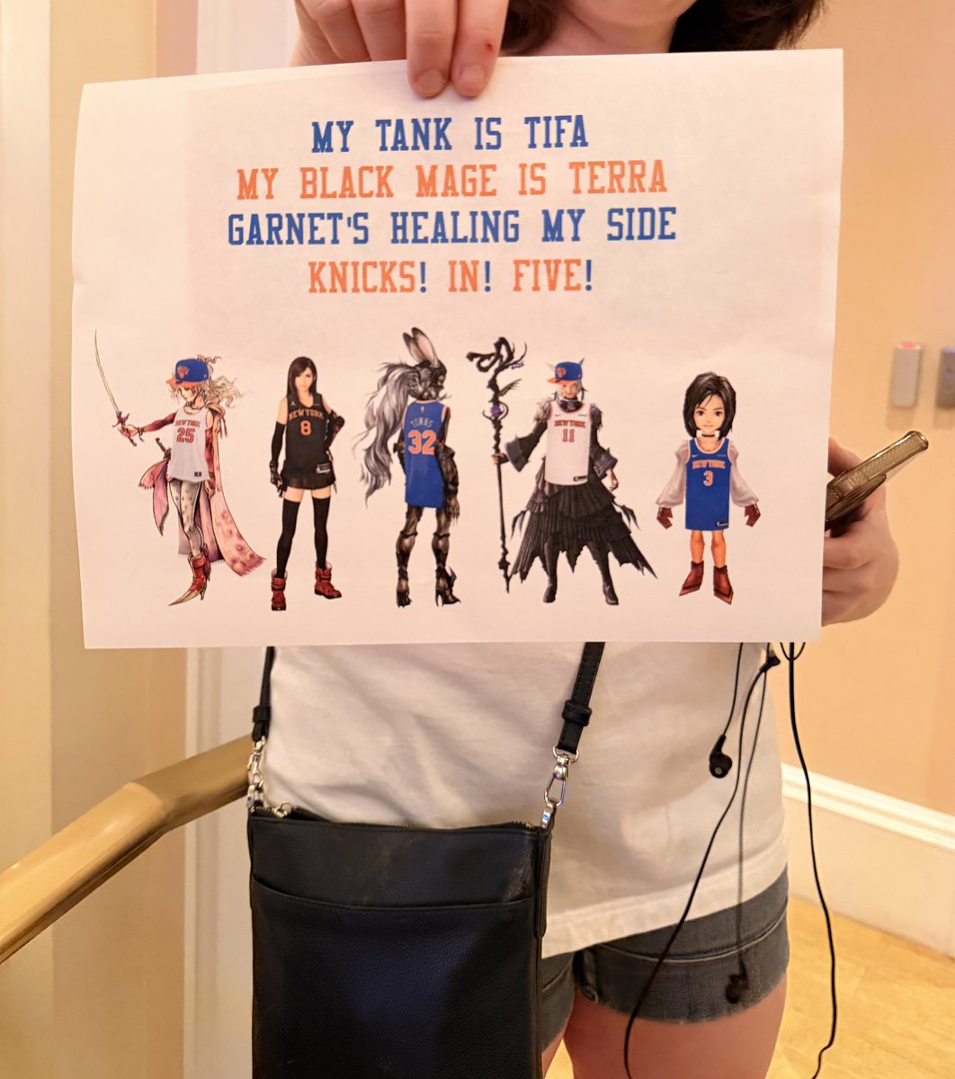 elenimut_art's tweet photo. peak sign at uematsu distant worlds https://t.co/FrJXN82x2a