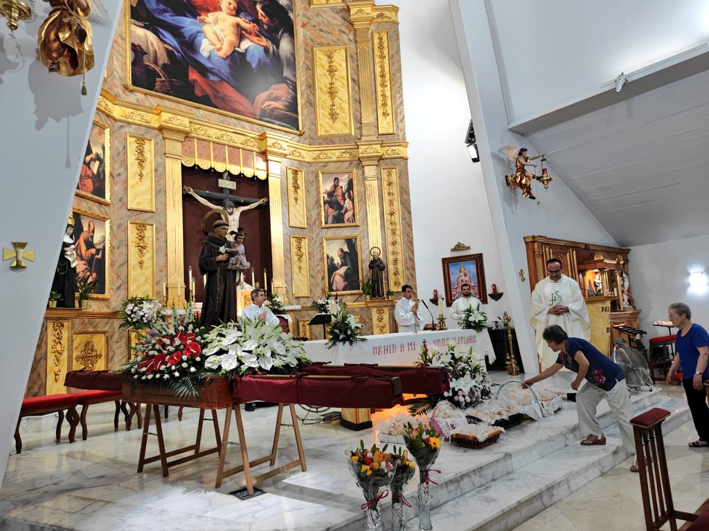 popularesmolina's tweet photo. ✝️El alcalde @jangelalfonso ha asistido a la celebración de la misa en honor al patrón del barrio San Antonio.

🫂Un placer, siempre, compartir estos momentos con nuestros vecinos.

💙Al acto han asistido también los concejales @franhernandezg @rocio_cozars y @pabletegarcia https://t.co/c4VNzlzX96