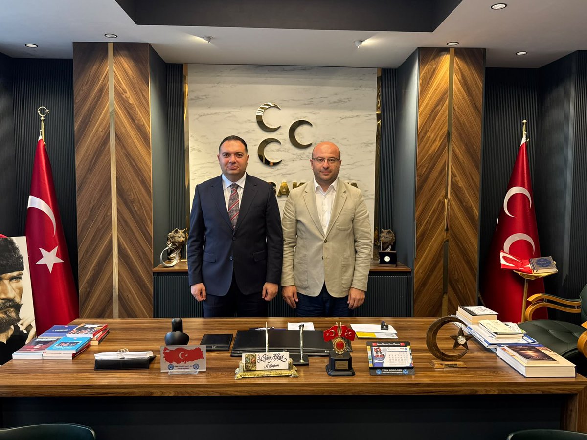 oguzalkas's tweet photo. 📍MHP SAKARYA İL BAŞKANLIĞI 

Ülkü Ocakları Sakarya İl Başkanlığımızın tertip ettiği program kapsamında şehrimizde bulunan Ülkü Ocakları Eğitim ve Kültür Vakfı Genel Başkan Yardımcımız Sayın Fatih Aydın’a nazik ziyaretleri için teşekkür ediyorum.

Programın ev sahipliğini yapan ve özverili çalışmalarıyla Türk gençliğine hizmet eden Ülkü Ocakları Sakarya İl Başkanımız Atilla Balcıoğlu’na ve kıymetli dava arkadaşlarımıza da emekleri için şükranlarımı sunuyorum.

Liderimiz Sayın Devlet Bahçeli’nin gösterdiği istikamet doğrultusunda; millî ve manevi değerlerine bağlı, vatanına ve milletine sevdalı nesiller yetiştirmek için Ülkü Ocaklarımız ile omuz omuza çalışmayı sürdüreceğiz.

Birliğimiz daim, kardeşliğimiz kaim, mücadelemiz kutlu olsun.@MHPSakarya 

#ÜlküOcakları
#Sakarya
#FatihAydın
#AtillaBalcıoğlu
#TürkGençliği
#ÜlkücüHareket
#MHP
#SakaryaİlBaşkanlığı
#LiderÜlkeTürkiye
#NeMutluTürkümDiyene