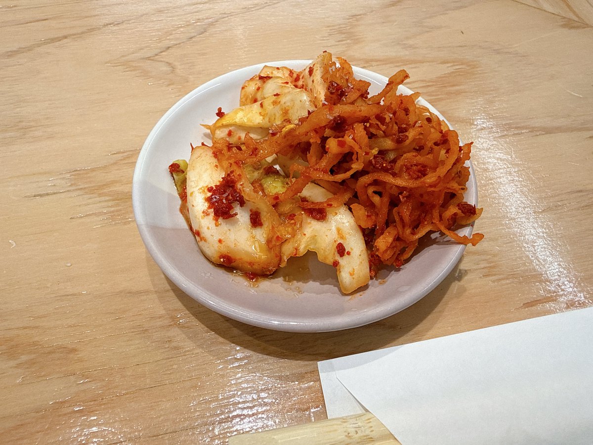 eki_sakana's tweet photo. うどん箱太郎(福岡市東区)

月見うどん¥1,300

貝塚駅から徒歩25分ぐらい。
脂うどん。出汁がバチっと美味い！肉も柔らかいです。美味かった！
こちらのお店はうどんが冷凍麺なので、ある意味うどん以外を楽しむ一杯です。 https://t.co/sqE0FhQWBw