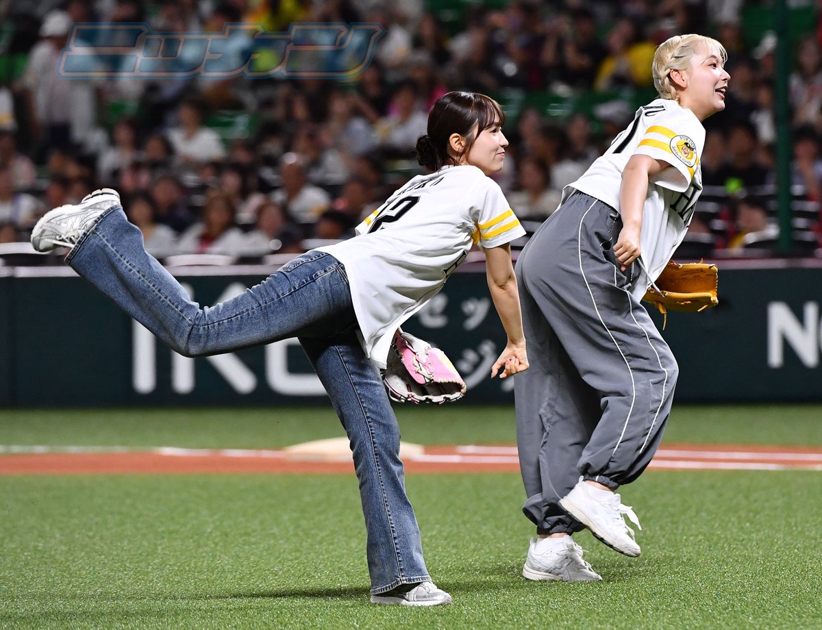 nikkan_hawks's tweet photo. セレモニアルピッチを務めた声優の逢田梨香子さん（左）と高槻かなこさん
#ソフトバンクホークス https://t.co/WWr33REZW4
