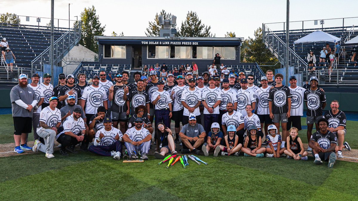 NevadaFootball's tweet photo. A perfect night for some 🥎

Over $10K was raised in support of local charities!!

#BattleBorn https://t.co/9OOrAlWnxl
