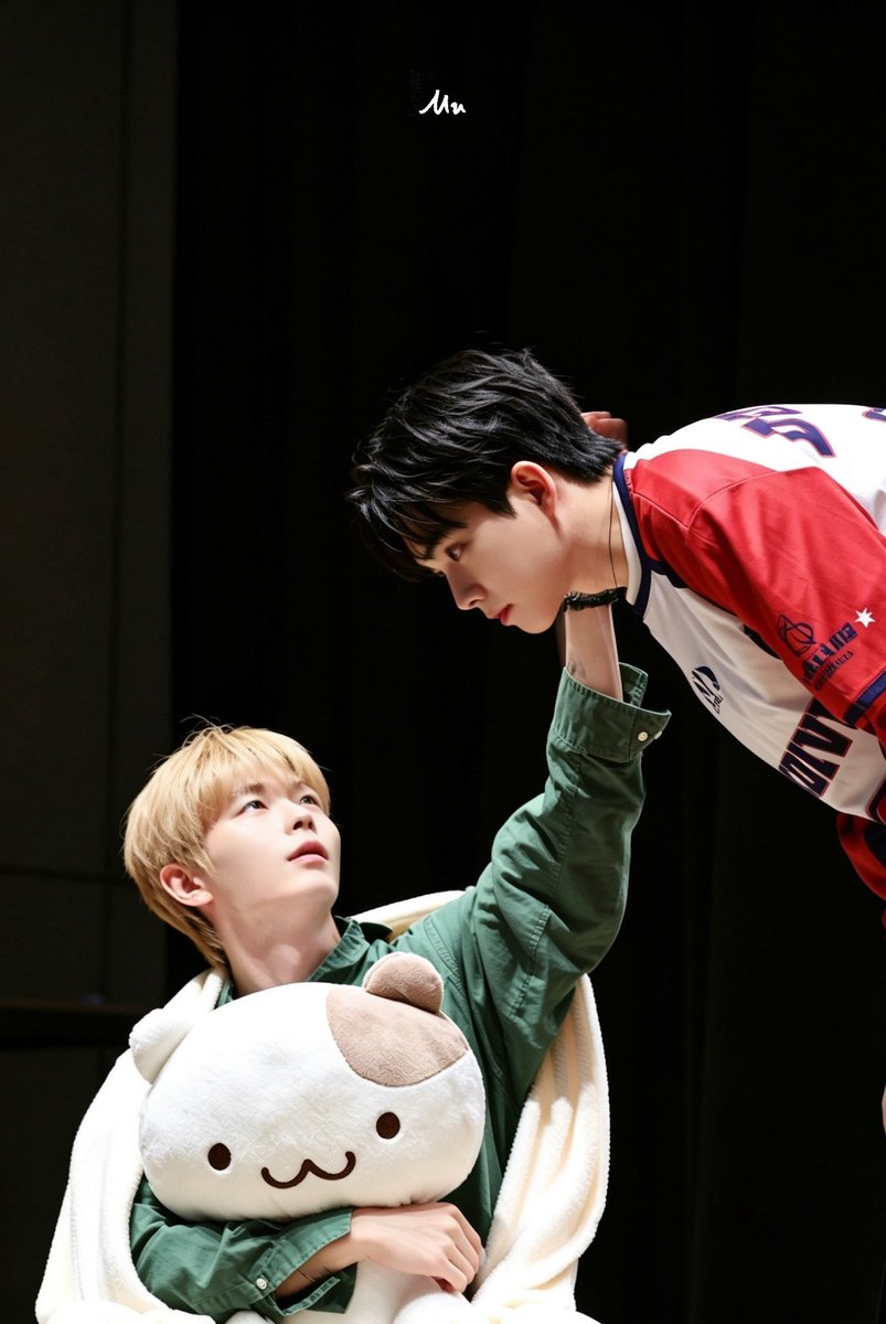 mu_yeop's tweet photo. 260612 조은뮤직 대면 #신예찬 #최상엽

엽냥이 그루밍 해주는 예차니 https://t.co/l4QotsChIu
