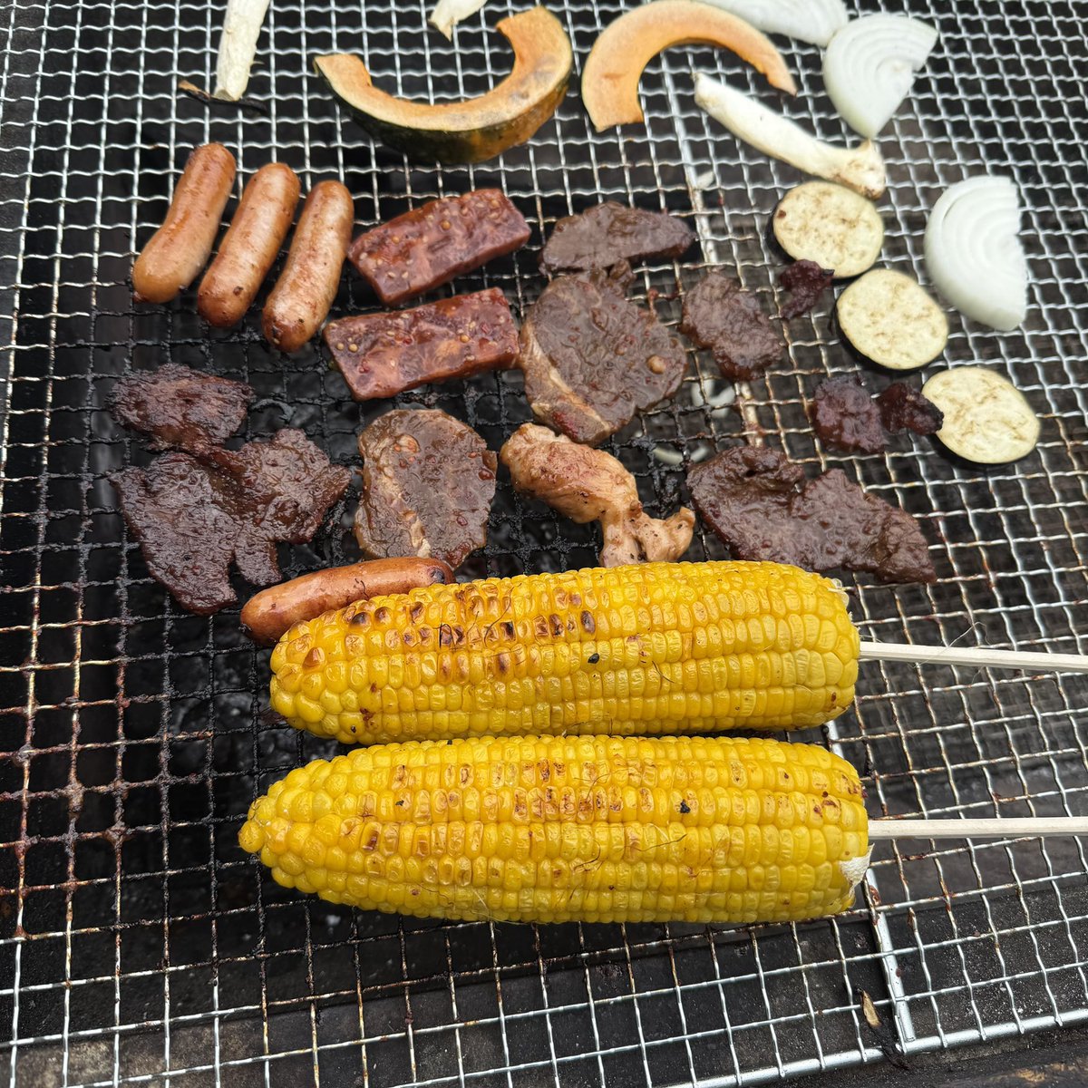 coyuki172's tweet photo. バーベキューで焼きとうもろこし🌽🩷 https://t.co/wPwsWRMoYL