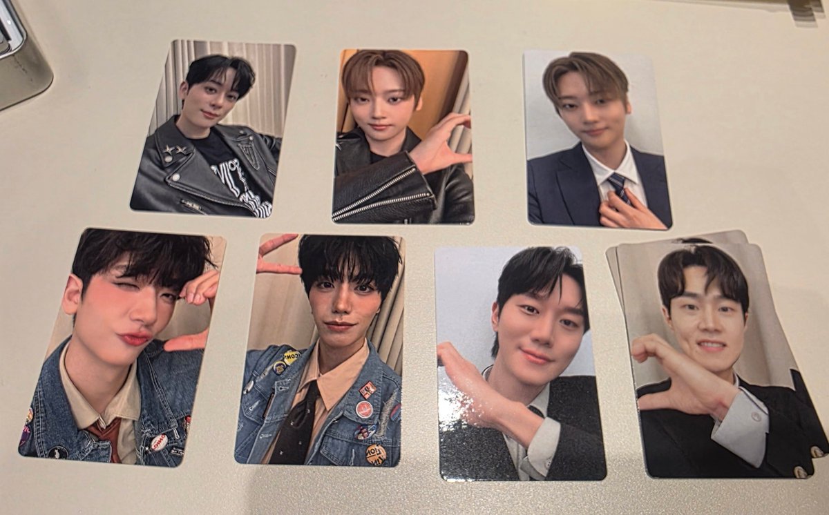 snellloo_'s tweet photo. 뮤지컬 6시 퇴근 6퇴 포토카드 교환
(배우 호칭 생략)

저
동현 강석화 홍은기 도은우 김찰리 이홍섭

🙂
김담현

맘찍 후 디엠 주세요‼️ https://t.co/znUxCdJAt8