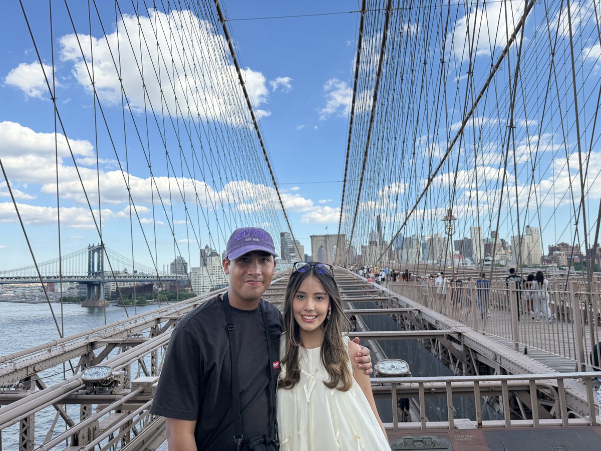 ponce_xbox's tweet photo. new york con el amor de mi vida https://t.co/SmAodRRZb9