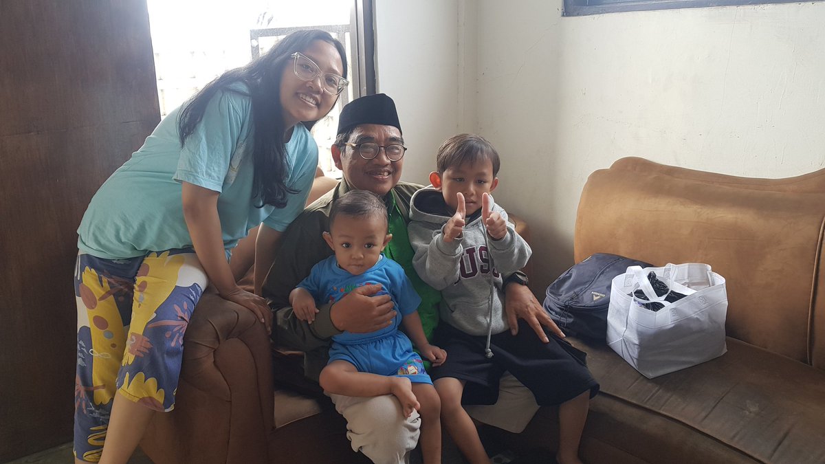 diataditss's tweet photo. Ayah sehat sehat terus yaa kita ketemu kumpul lagi dibogor 🥺 https://t.co/AnQ8tkxaab