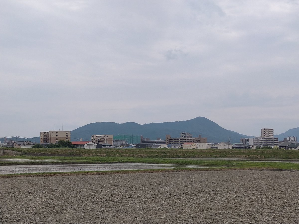 ito_ojb's tweet photo. いつもの田畑なう🚜
今日は曇りの糸島☁️
明日は晴れ🌞の予報

日差しは無いけど
若干蒸し暑い💧

#イマソラ #曇り #暑い #田畑 #糸島 https://t.co/5kvMXg6qqr