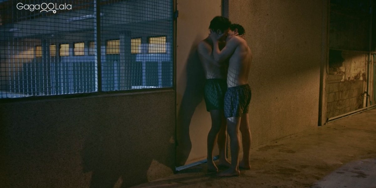 j1woonie's tweet photo. well they kissed barefoot. https://t.co/oqKNUThv7W