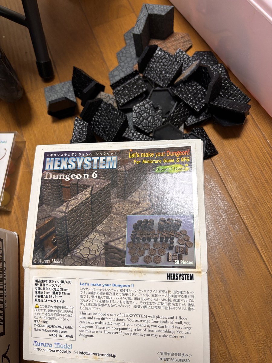 hakkado88's tweet photo. 【拡散希望】

オーロラモデル（https://t.co/3bgKzWyrdg）さんの、ゲーミングミニチュアダンジョンのパーツ、どなたかご入用の方はいませんか？
一部自分で着色したところもあります。数が揃っているかは不明です
死蔵品なのでちょっと埃っぽいかも…
送料のみご負担で差し上げます。DMください！ https://t.co/tEKlAt934P