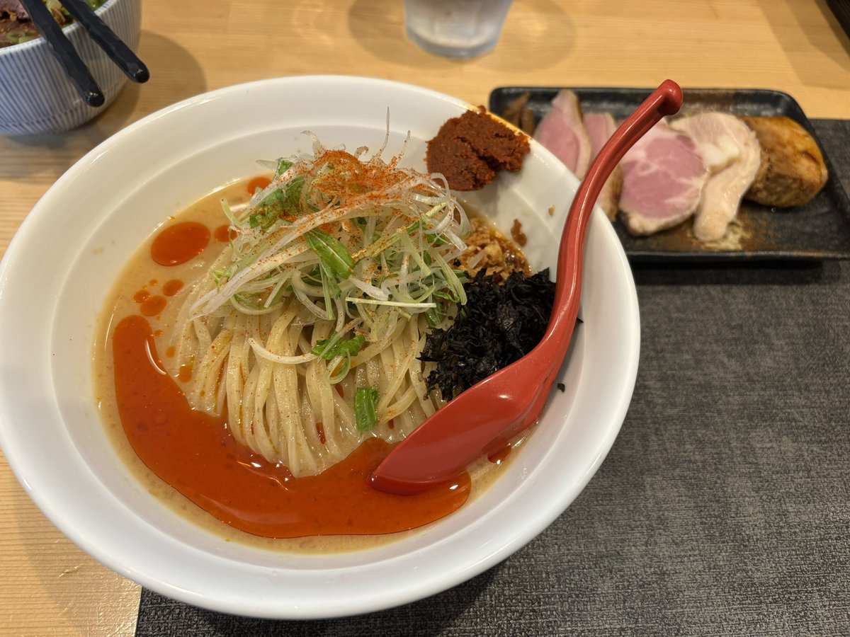 hackmind_games's tweet photo. 辛味噌を肴に醤油もいただきました笑
やっぱりレギュラーも食べたくなっちゃうんだよぉ

さぁ爆寝すっぞ https://t.co/pCAYb7tvsA