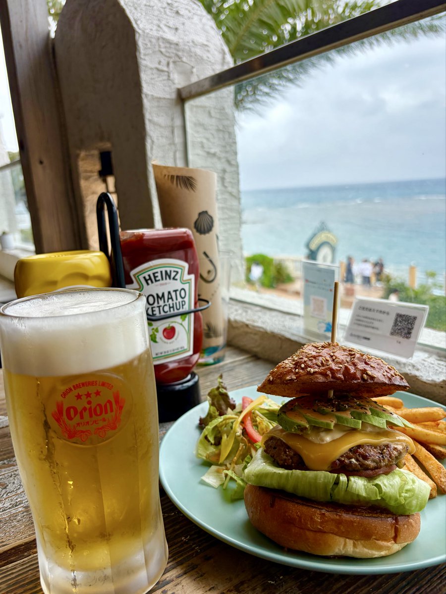 _777sho's tweet photo. 美浜サンセットビーチ⛱️〜

アメリカンビレッジ『ブルアル』のアボカドチーズバーガー絶品でした🍔👍 https://t.co/OVLnewve80