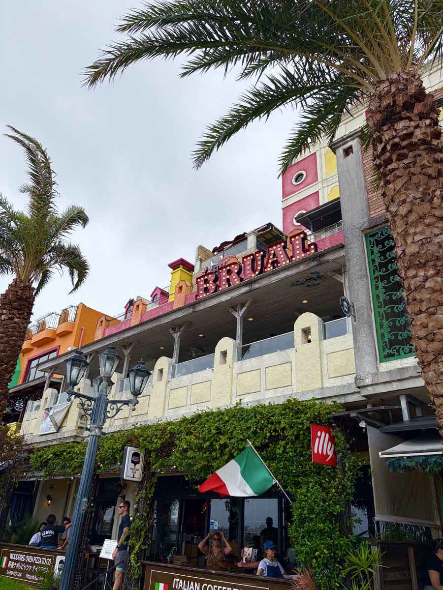 _777sho's tweet photo. 美浜サンセットビーチ⛱️〜

アメリカンビレッジ『ブルアル』のアボカドチーズバーガー絶品でした🍔👍 https://t.co/OVLnewve80